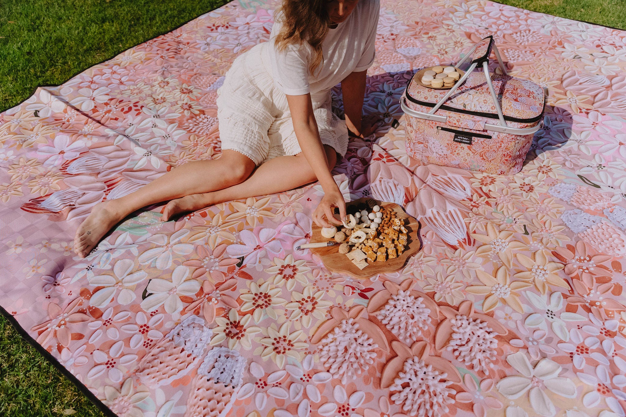 Vanilla Latte Really Big Picnic Rug and Backpack Set