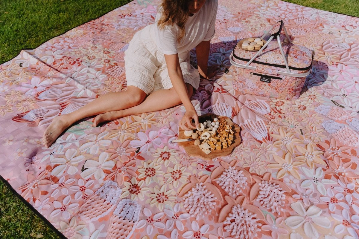 Vanilla Latte Really Big Picnic Rug and Backpack Set - Umbrella Hole Version