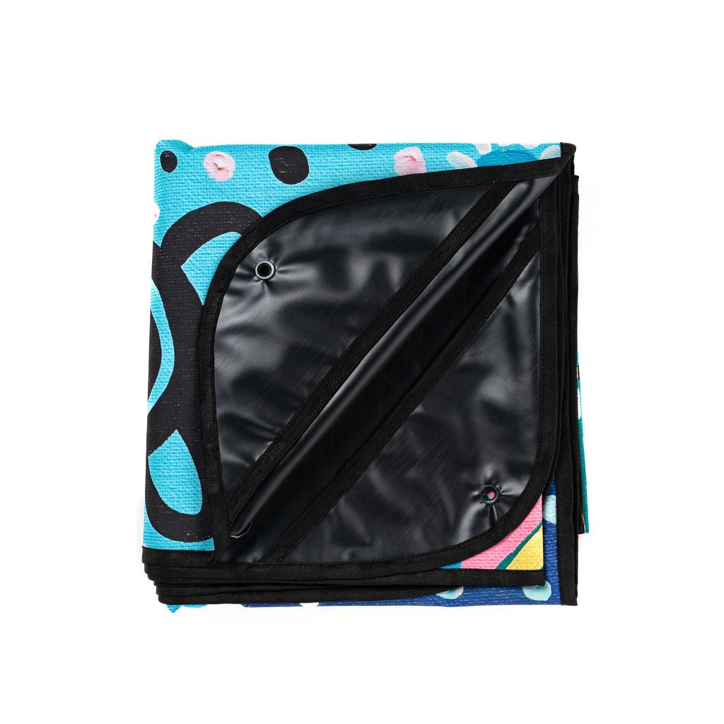 Togetherness Really Big Picnic Rug and Backpack Set - Umbrella Hole Version