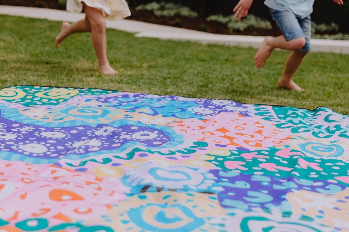 Togetherness Really Big Picnic Rug and Backpack Set - Umbrella Hole Version