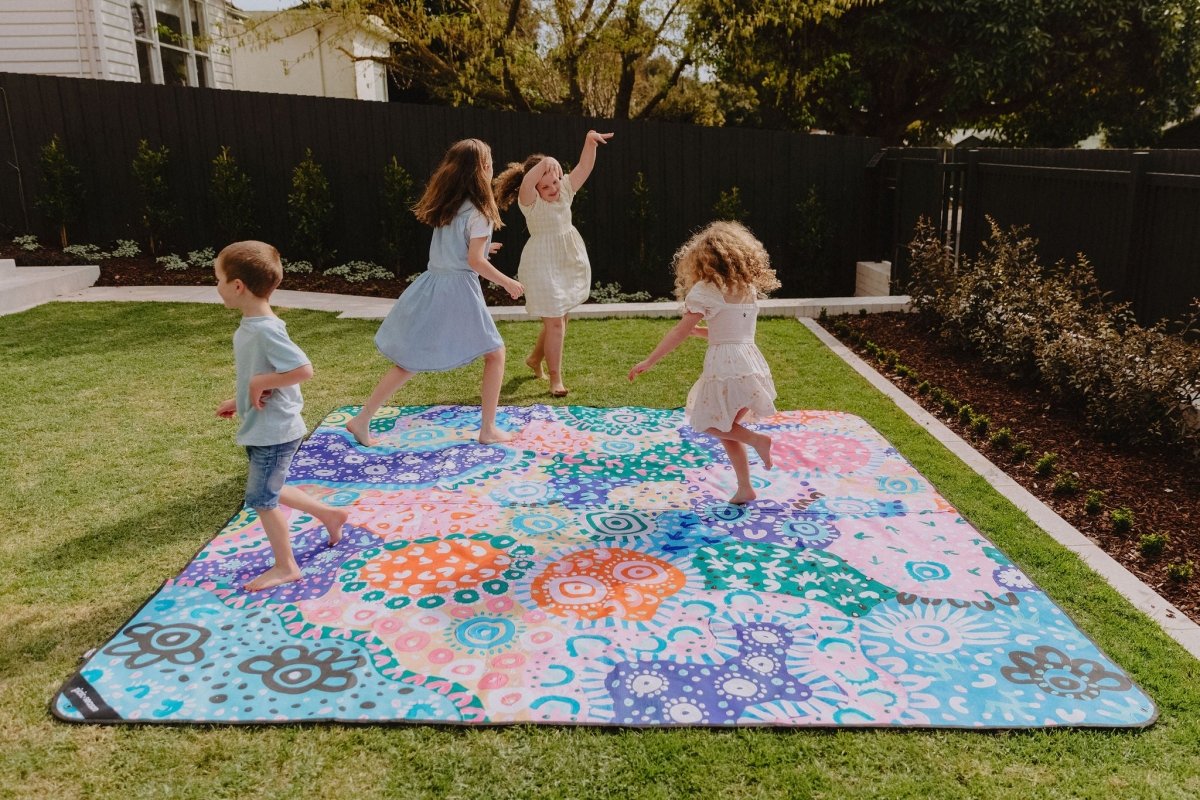 Togetherness Really Big Picnic Rug and Backpack Set - Umbrella Hole Version