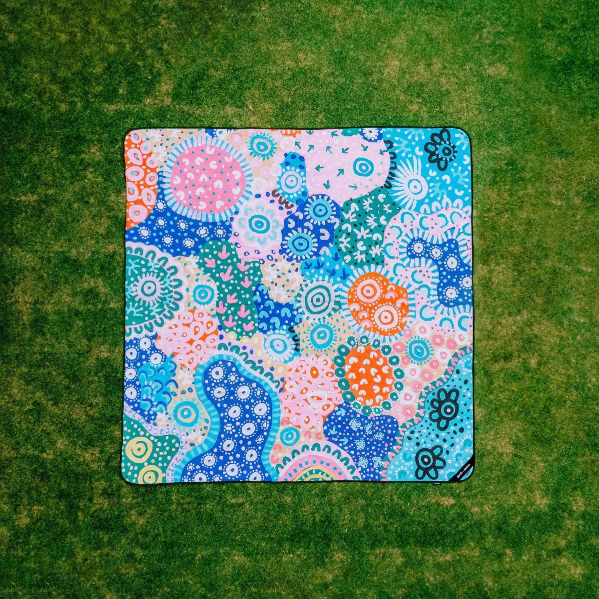 Togetherness Really Big Picnic Rug and Backpack Set - Umbrella Hole Version