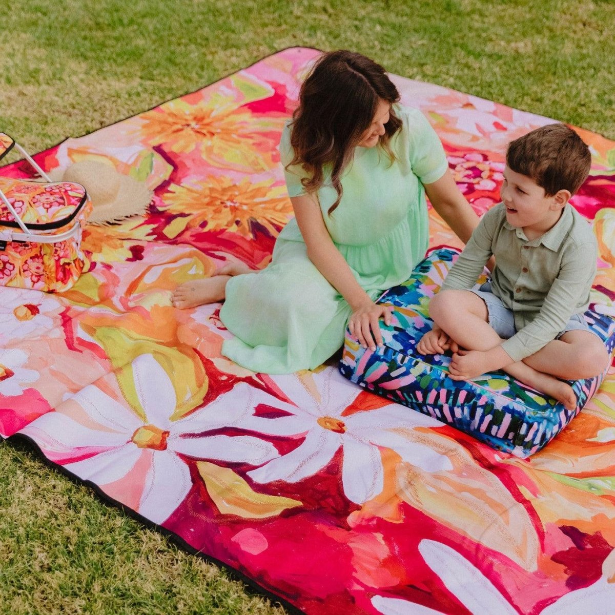 Zinnia Really Big Picnic Rug and Backpack Set - Picnic Season