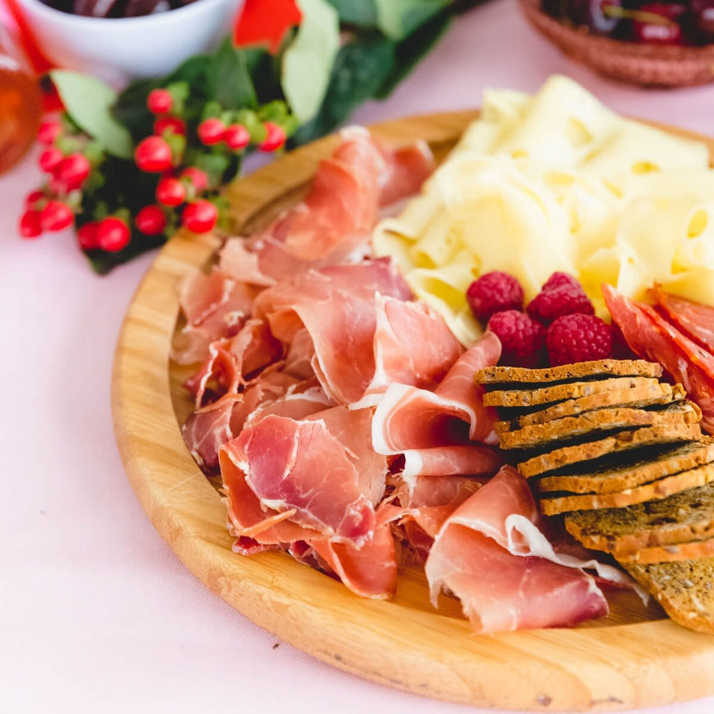 how to pack the perfect picnic charcuterie platter