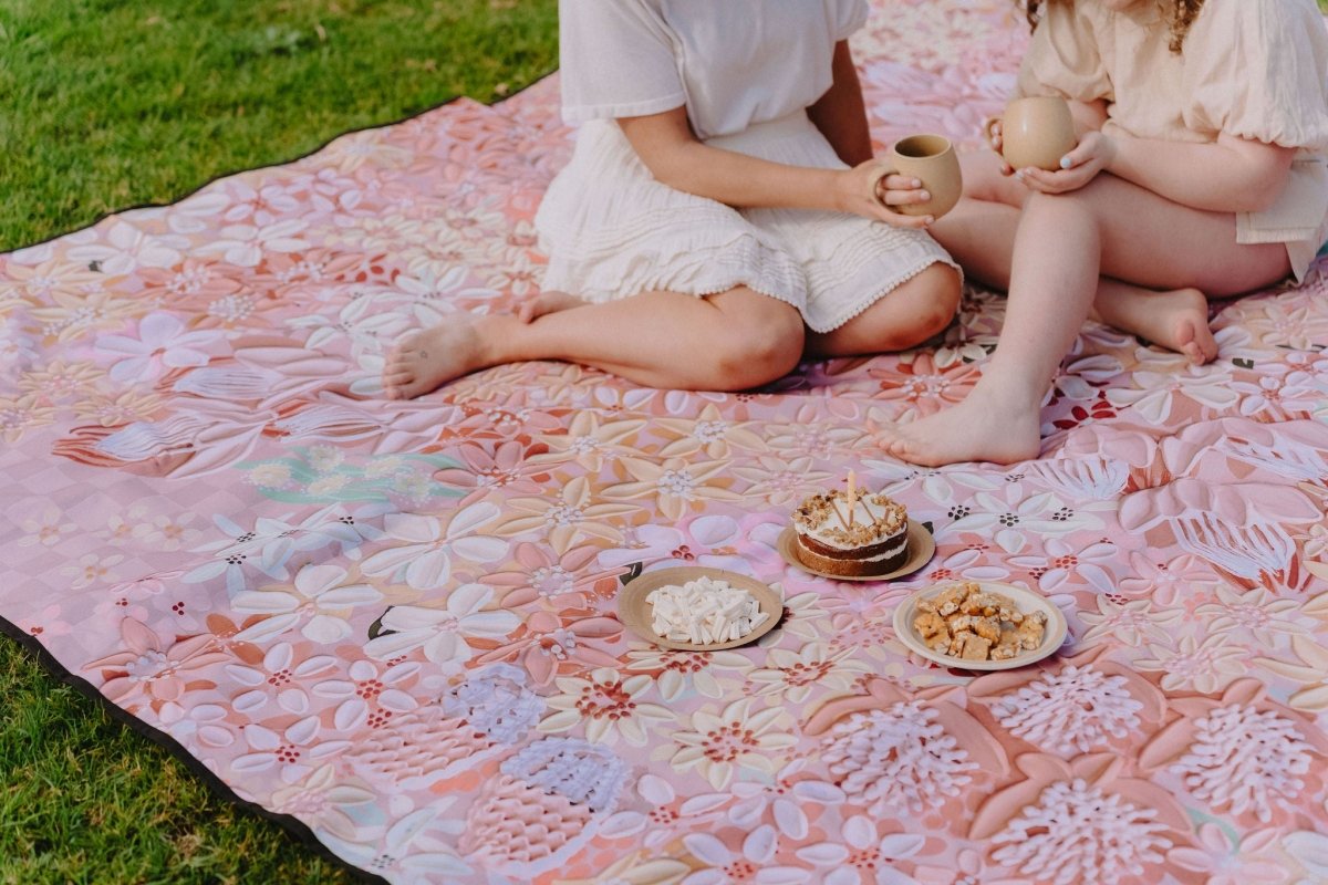 PRE ORDER EARLY FEB - Vanilla Latte Really Big Picnic Rug and Backpack Set - Umbrella Hole Version