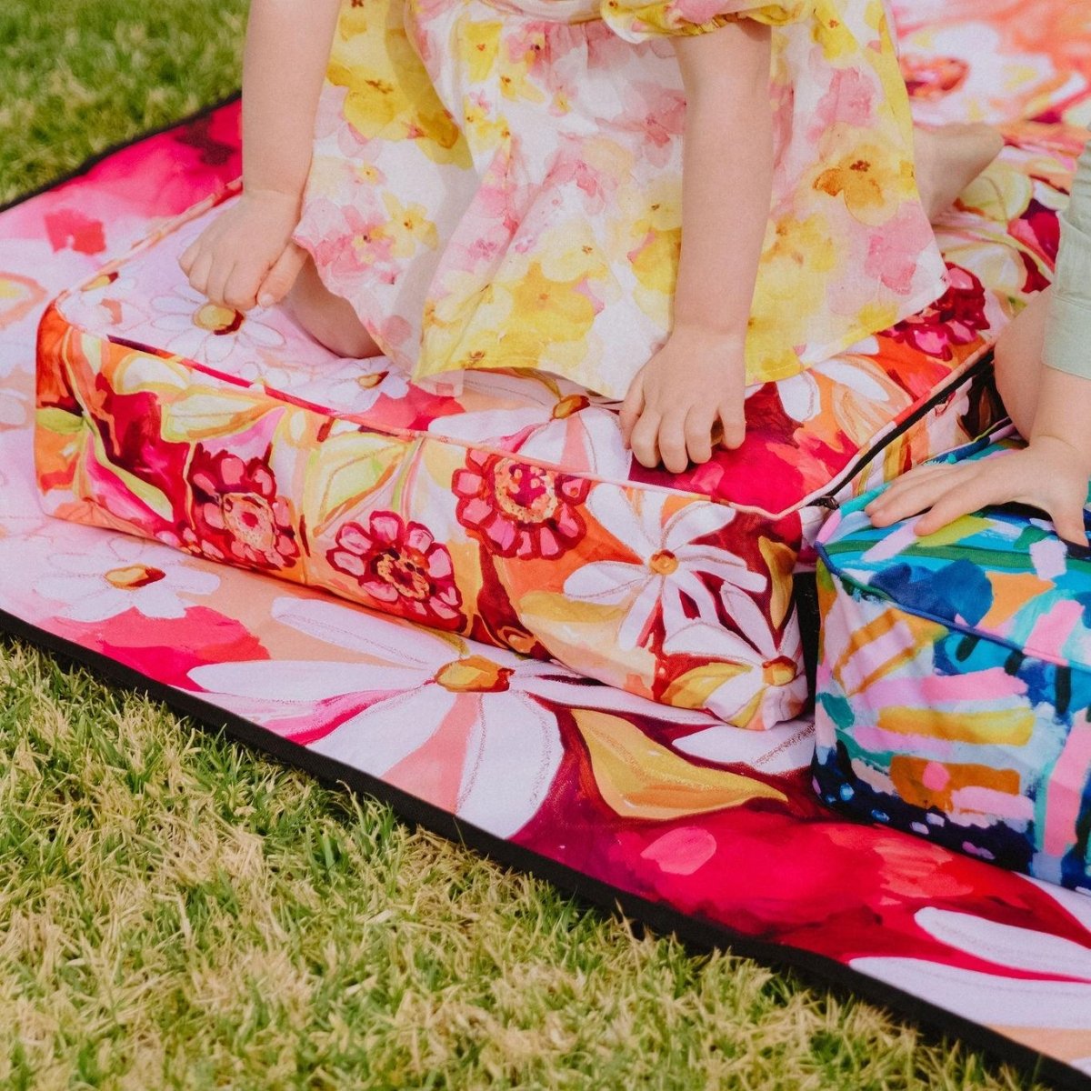 Picnic Pillow - Zinnia - Picnic Season